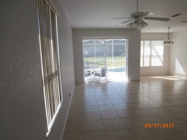 Building Photo - 1141 N Hampton Dr