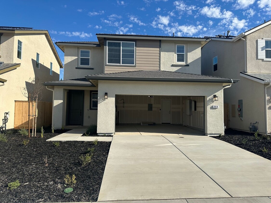 Primary Photo - Newly built Woodside home located in Huckl...