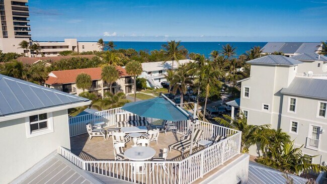 rooftop patios living - 270 Mercury Rd