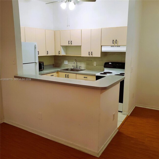 Foto del edificio - 9729 Hammocks Blvd
