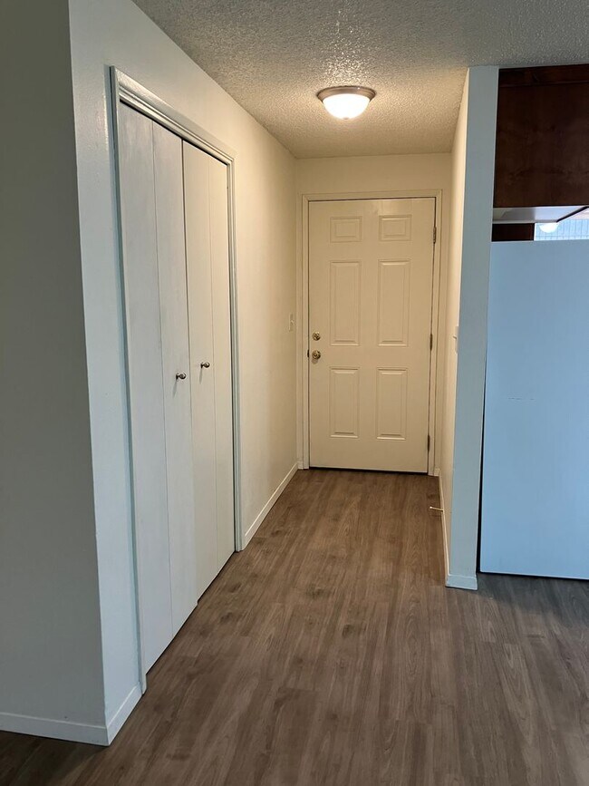 Foto del edificio - Remodeled Two Bedroom Duplex in North Sale...