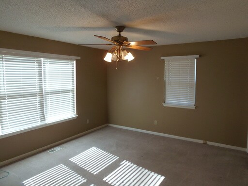 Building Photo - 106 Willow Grove Rd
