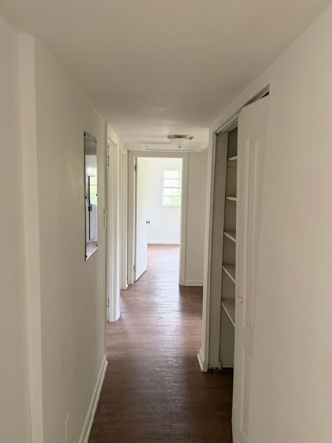 3/1 off Orange Ave available now - 3/1 off Orange Ave available now House