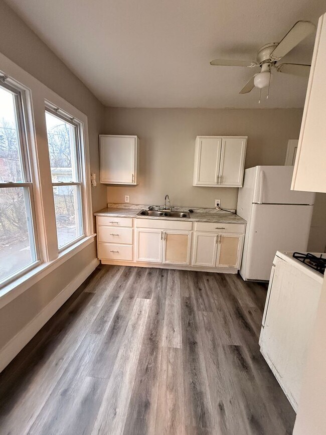 Building Photo - 3645 E 146th St