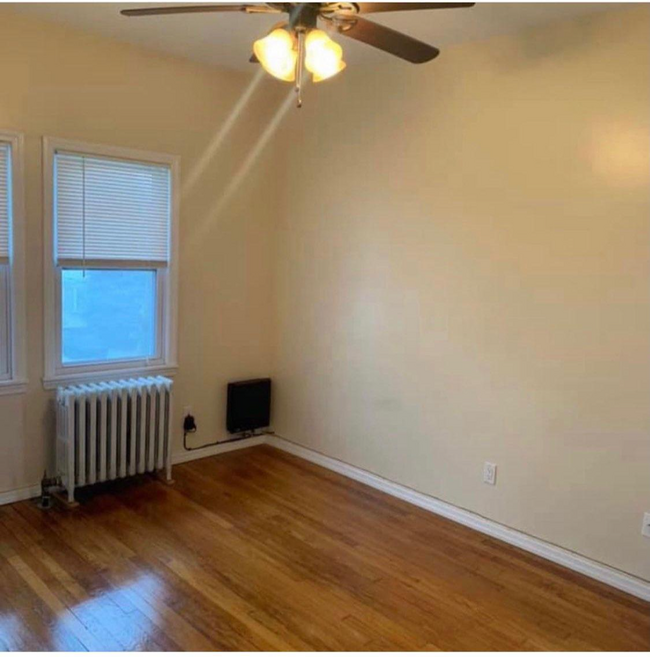 Building Photo - 346 New Dorp Ln