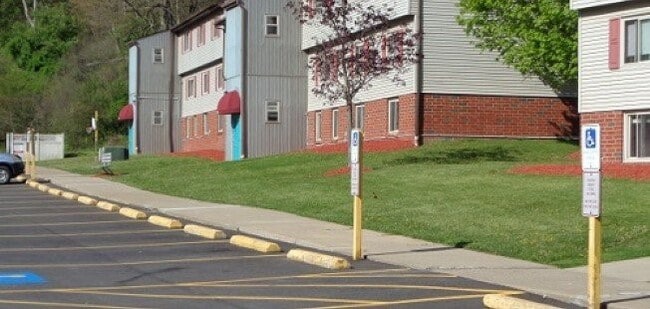 Foto del edificio - 152 Old Plank Rd