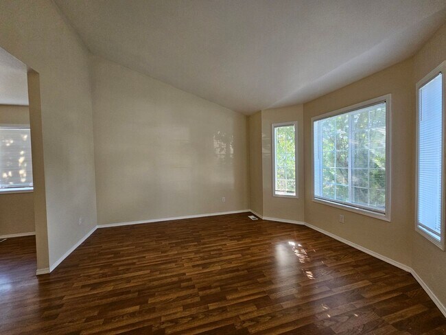Building Photo - Charming and Spacious Home for Rent
