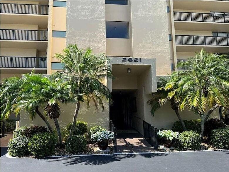 Primary Photo - 2621 Cove Cay Dr