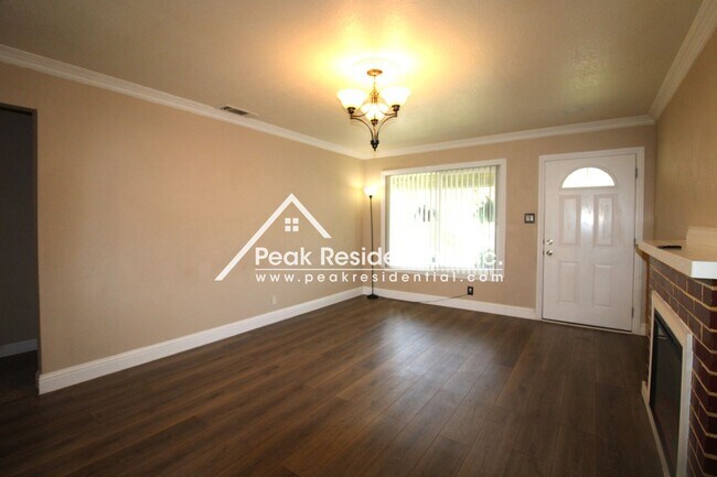 Foto del edificio - 3 br, 1 bath House - 3837 Donna Circle