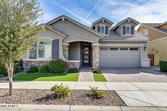 Building Photo - 2661 S Olympic Dr