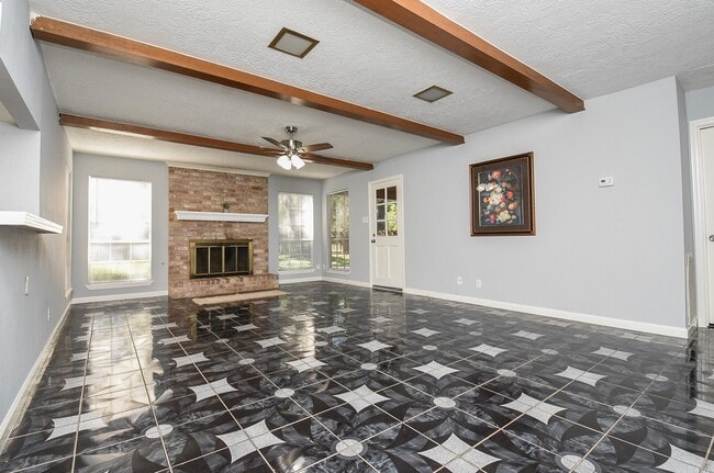 Building Photo - 4811 Shatner Dr