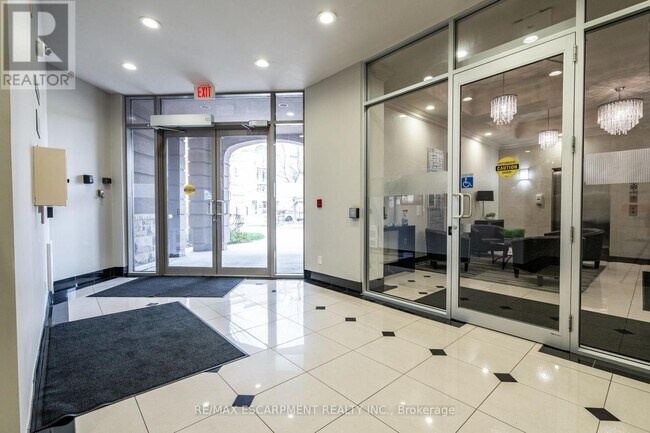 Building Photo - 5327 Upper Middle Rd