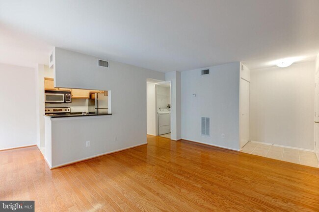 Foto del edificio - 1727 Ascot Way