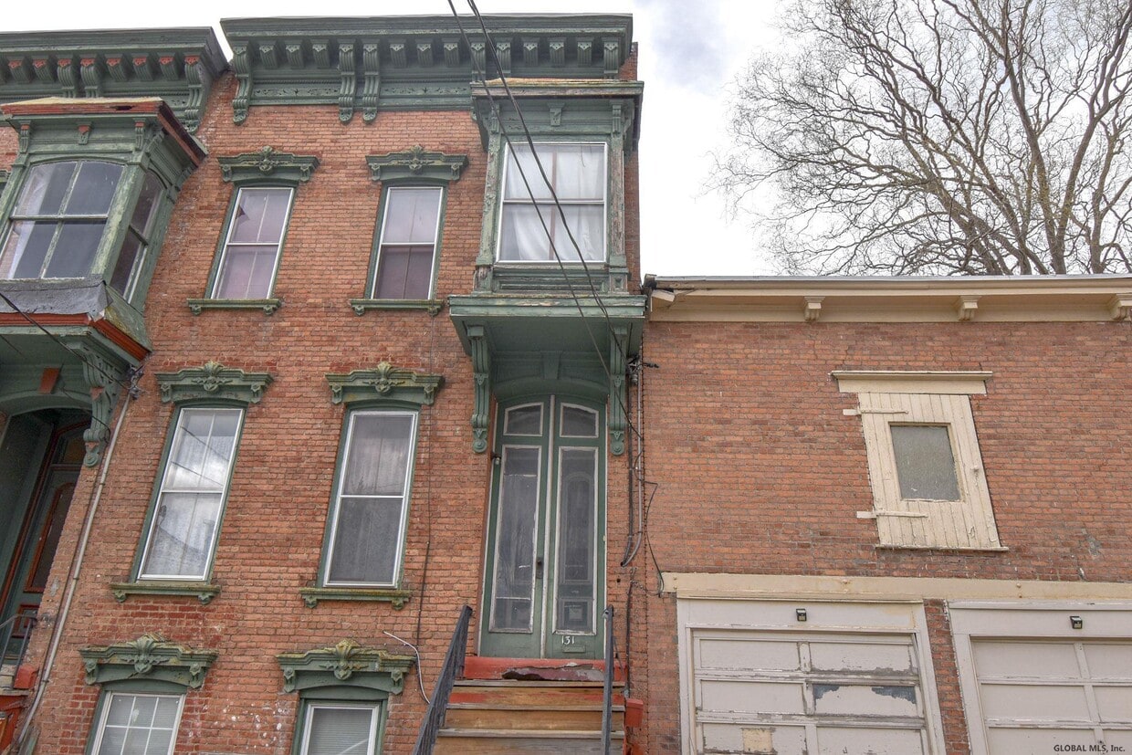 Primary Photo - 131 Knox St