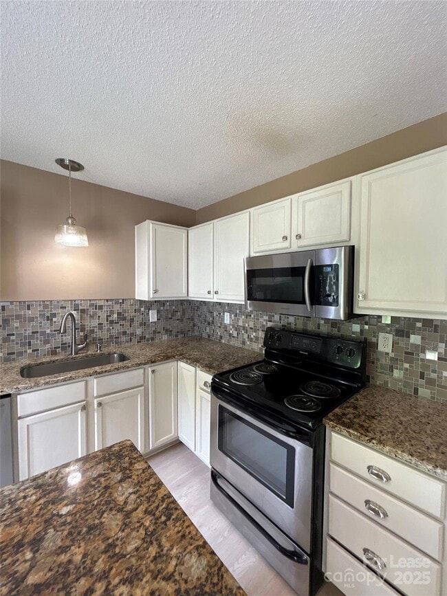 Building Photo - 10879 Holly Ridge Blvd