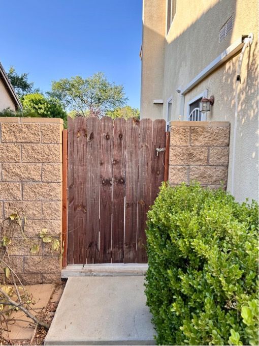 Foto del edificio - 30342 De Caron St