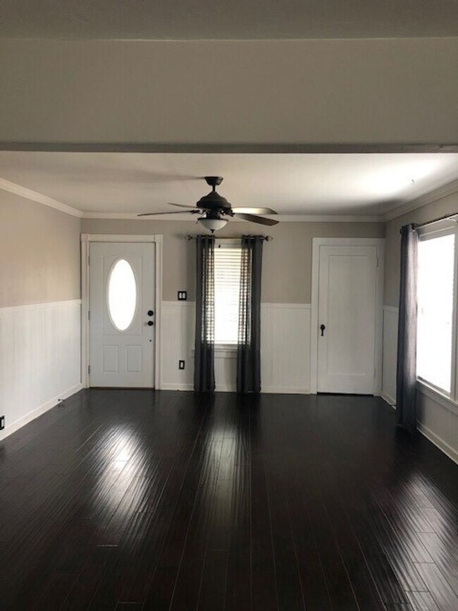 Building Photo - 2 BED 1 BATH HOME IN SHASTA LAKE