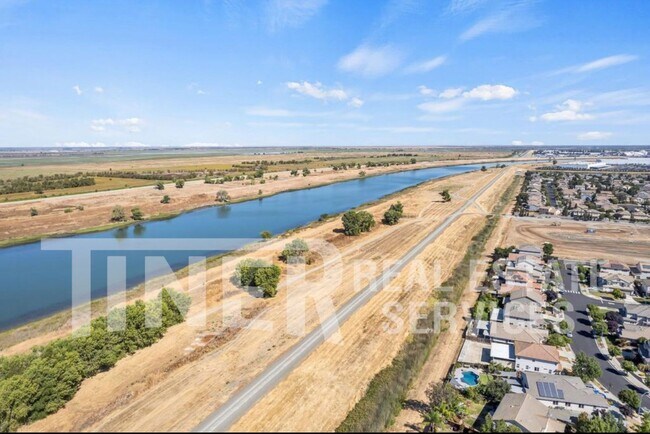 Foto del edificio - 3576 Hume St