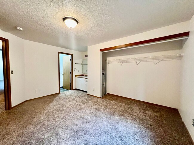 Building Photo - SAIY01