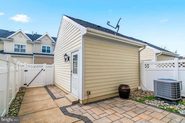 Foto del edificio - 612 Marina Landing Ln