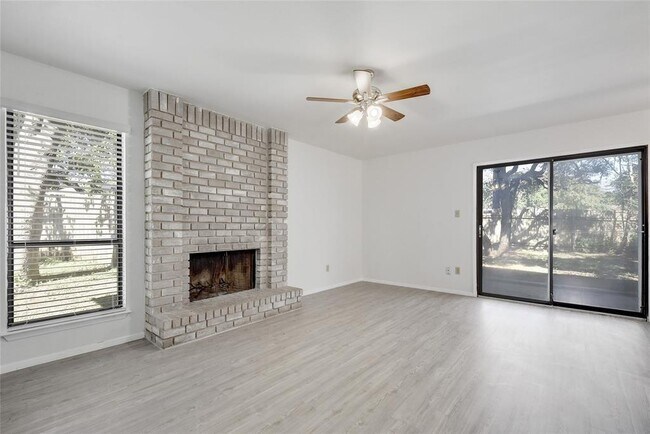 Foto del edificio - 9024 Sawtooth Ln