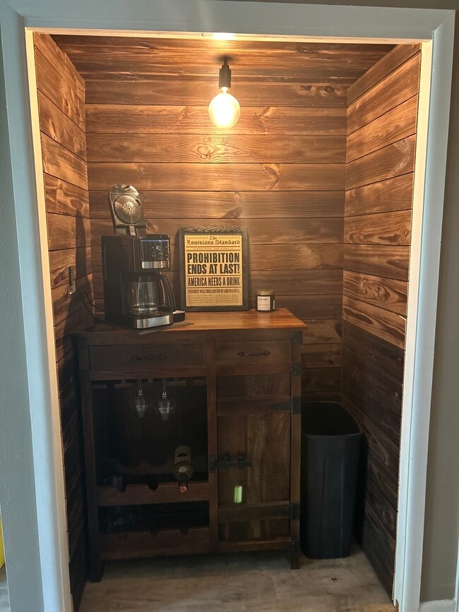 Coffee/Cocktail Bar - 123 Golf Ter