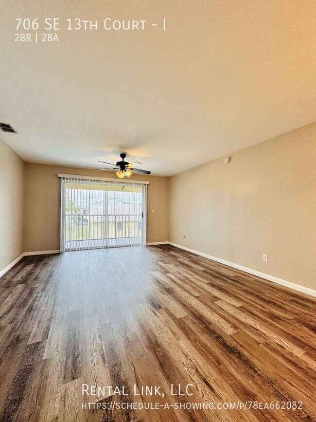 Foto del edificio - 706 SE 13th Ct