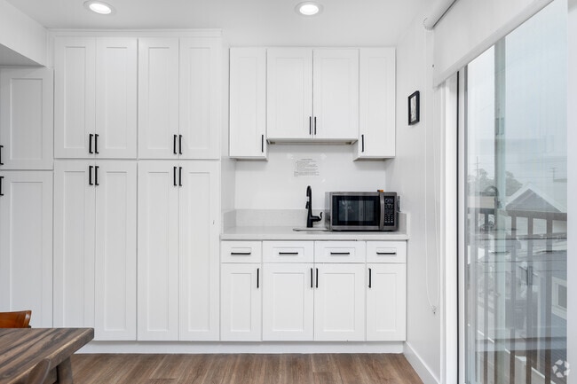 5BD, 5BA - 1,400SF - Kitchen - The Rise