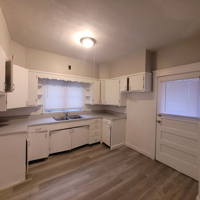 Building Photo - 2029 W99th Street