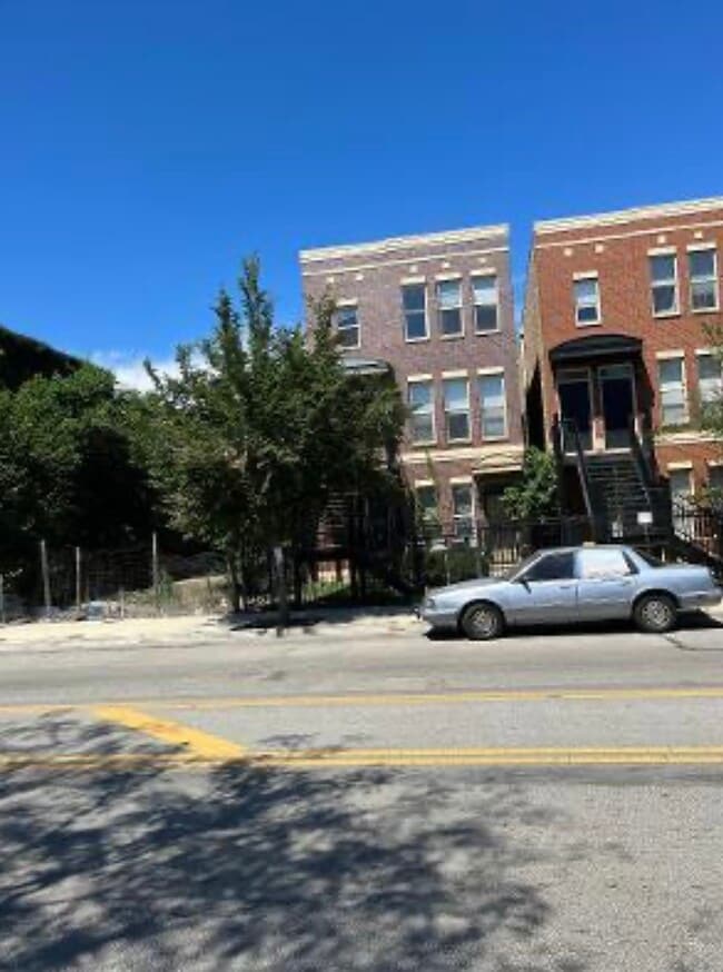 Foto del edificio - 2122 W Madison St