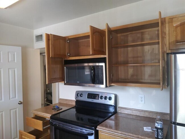 Foto del edificio - 22274 Hernando Ave