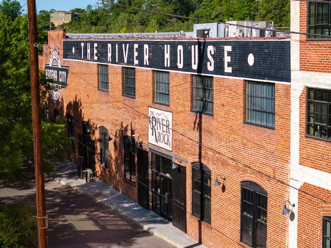 Building Photo - The River House