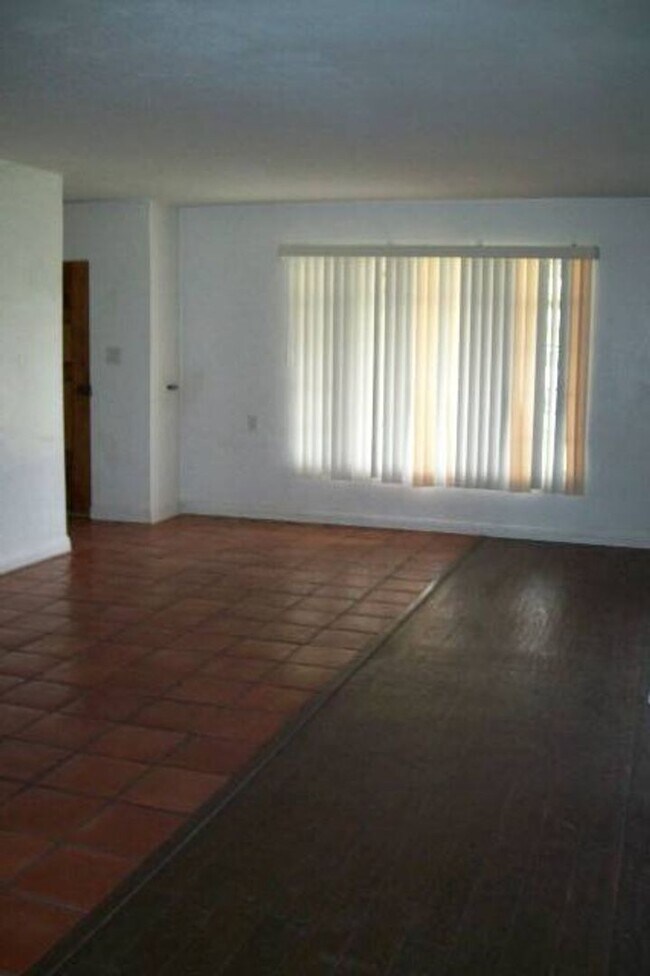 Foto del edificio - 1320 S Ash Ave