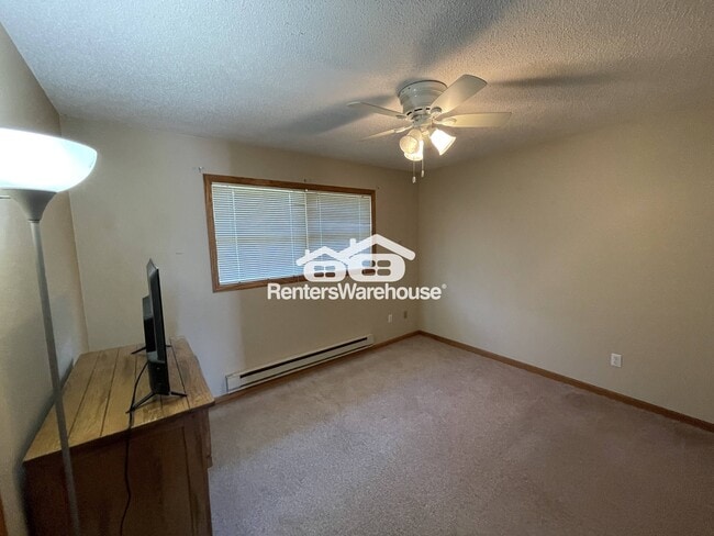 Building Photo - 620 Circle Pine Dr