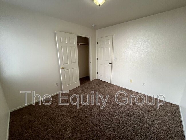 Foto del edificio - 1424 Cottage Pl