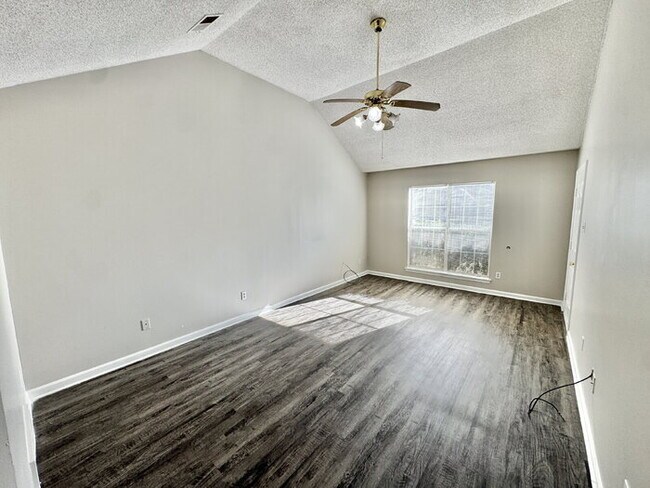 Foto del edificio - 5528 Ginners Dr