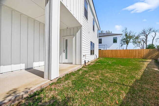 Foto del edificio - 5304 Lynnfield St