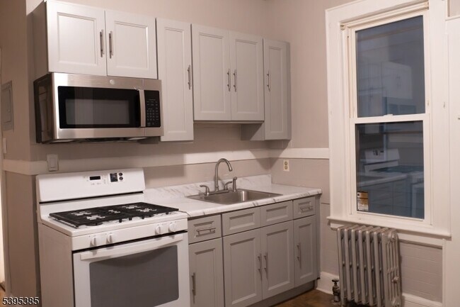 Foto del edificio - 108 Berkshire Pl