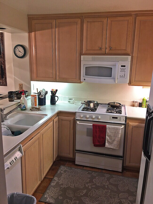 Building Photo - 202 Por La Mar Cir
