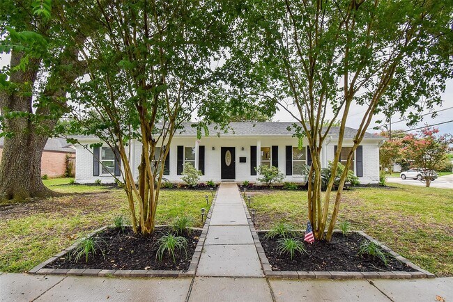 Foto del edificio - 4947 Cheena Dr