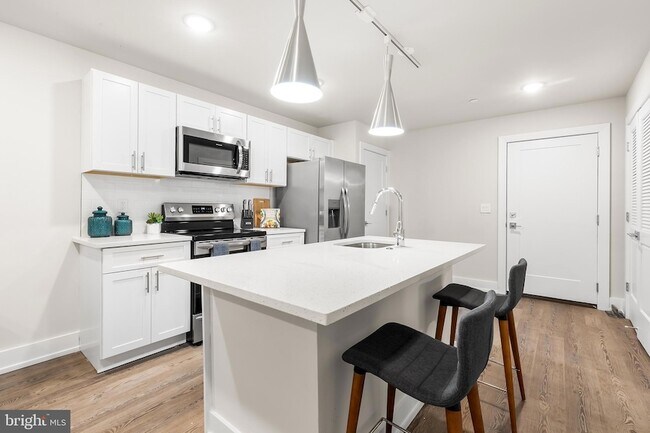 Building Photo - 214 Vine St