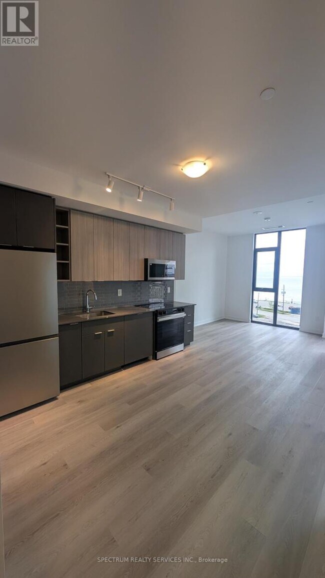 Photo du bâtiment - 2075 Lakeshore Rd.