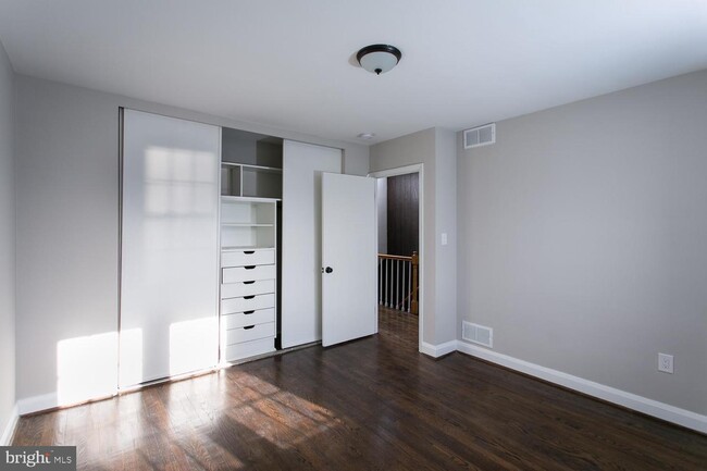 Building Photo - 5003 Gateway Terrace