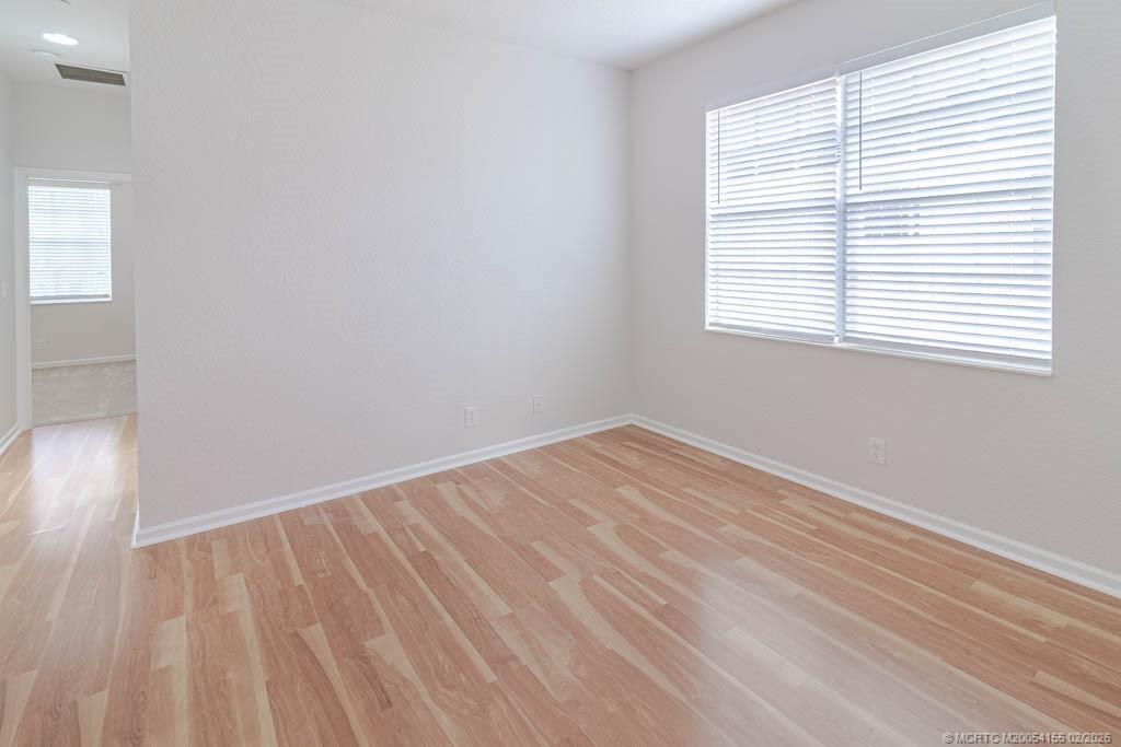 Foto del edificio - 356 SE Bloxham Way