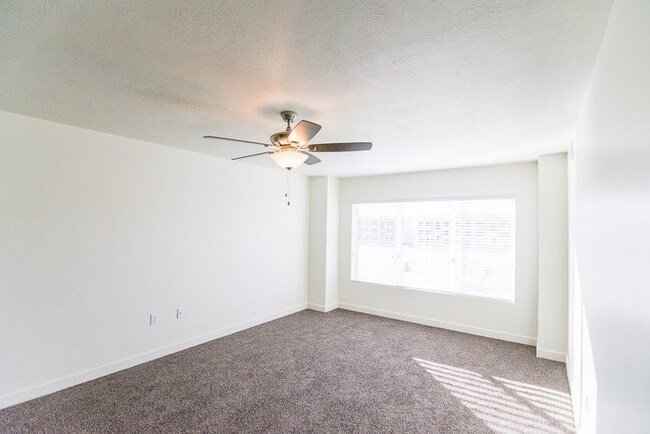 Building Photo - Apartment overlooking community park!