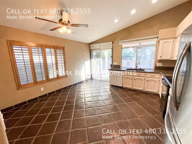 Foto del edificio - 2037 E Angela Dr