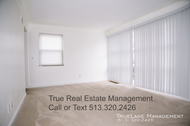 Foto del edificio - 8613 Elmtree Ave