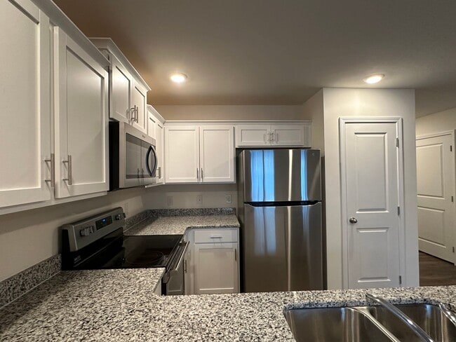 Building Photo - 3 Bedroom / 2.5 Bath Townhome Kingsport, TN