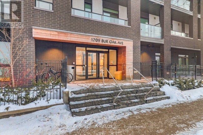 Building Photo - 1709 Bur Oak Ave