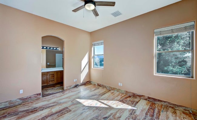 Foto del edificio - 6986 E Yellowglen Dr